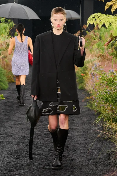 Look 60